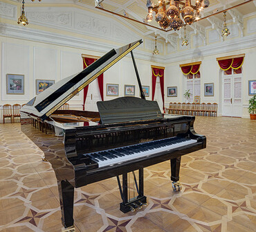 The foyer of V. Safonov hall